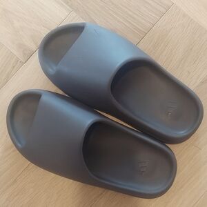 Yeezy Slides Soot
